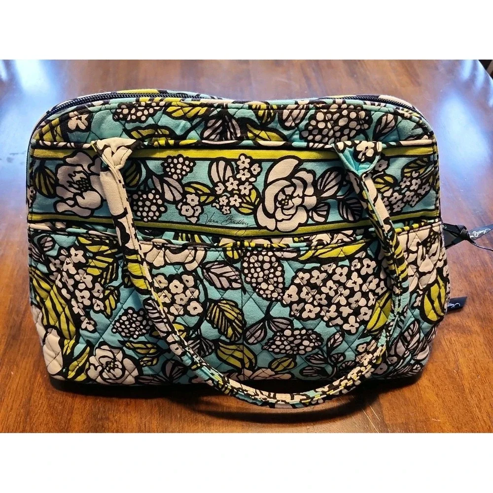 Vera Bradley Island Blooms bowler bag Quilted. floral pattern. EUC